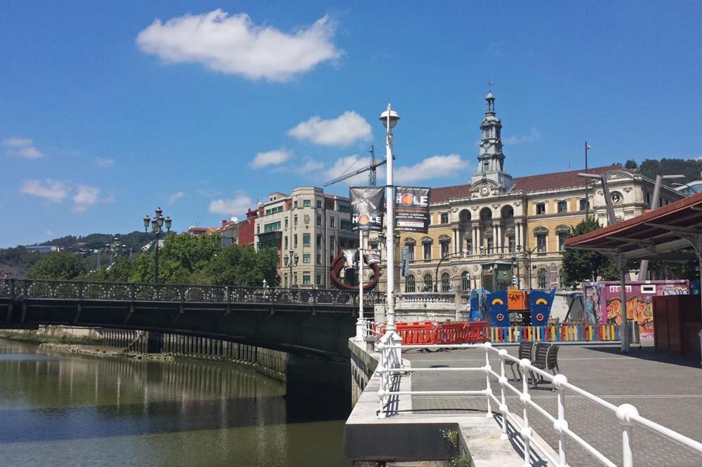 Lux Cityhall + Parking Bilbao Exteriör bild